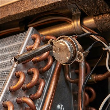 Termostato a pastiglia fan coil NA 27–35°C con flangia